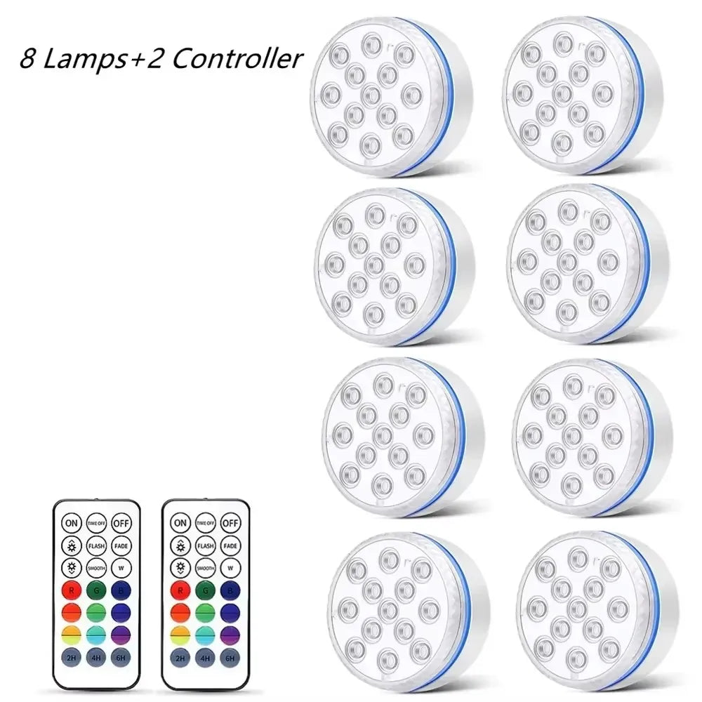 Un jeu de huit lumières LED sous-marines pour piscine et deux contrôleurs, montrés en diverses configurations.