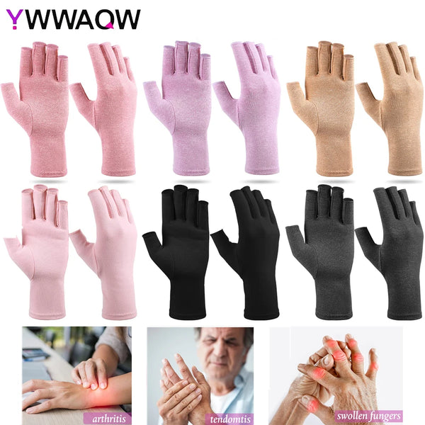 Eine Kollektion verschiedener Komfort-Kompressionshandschuhe in rosa, beige und schwarz zur Linderung von Arthritis und Hand-