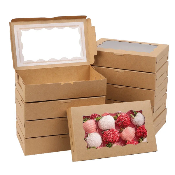 Ein Stapel kraftpapier-Geschenkboxen mit dekorativen floralen Mustern und geöffnetem Deckel.