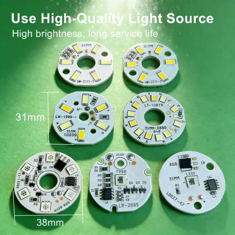 Varias fuentes y placas de luz LED de alta calidad con diferentes tamaños y características para aplicaciones de iluminación.
