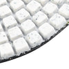 Weiße Diamantpolierpads für Stein und Beton in einem Raster angeordnet.