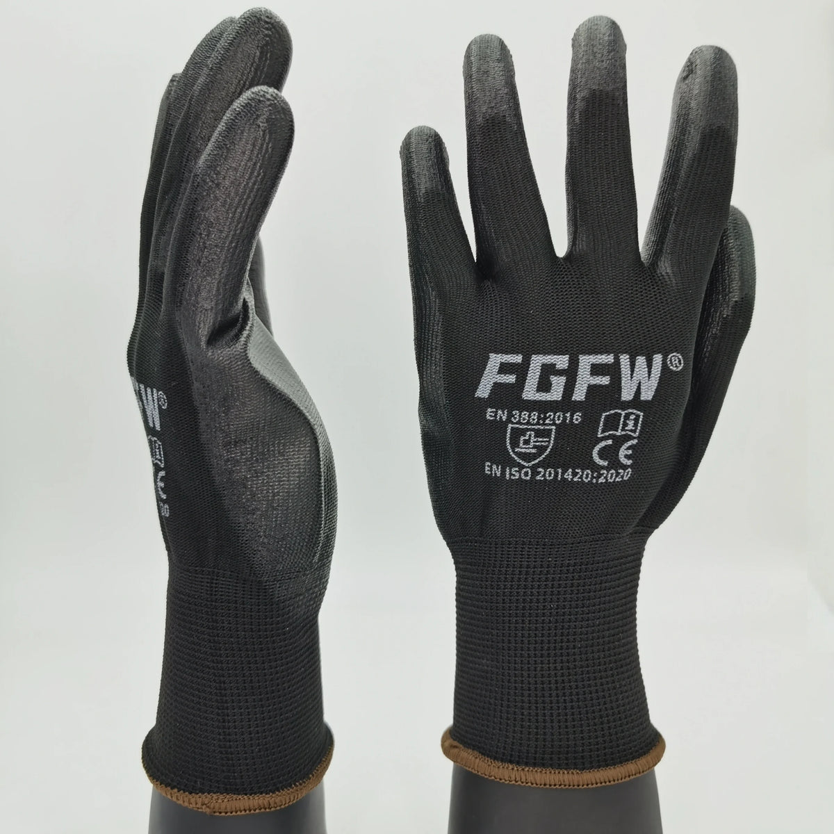 A pair of black durable work gloves with reinforced palms and EN 388:2016 certification markings.
