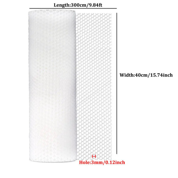 Rolle aus weißem Kunststoffdrahtgeflecht mit 3mm Löchern, 300 cm lang und 40 cm breit.