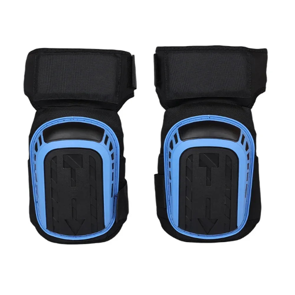 Un paire de genouillères en gel noires et bleues, robustes, pour la protection.