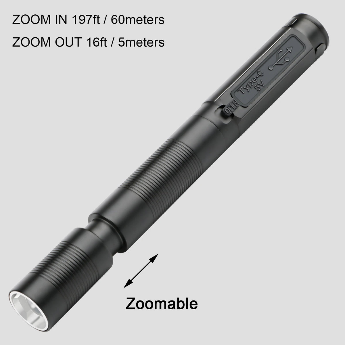 Lampe torche LED noire à poche avec fonction zoom, illustrant les capacités d'agrandissement.