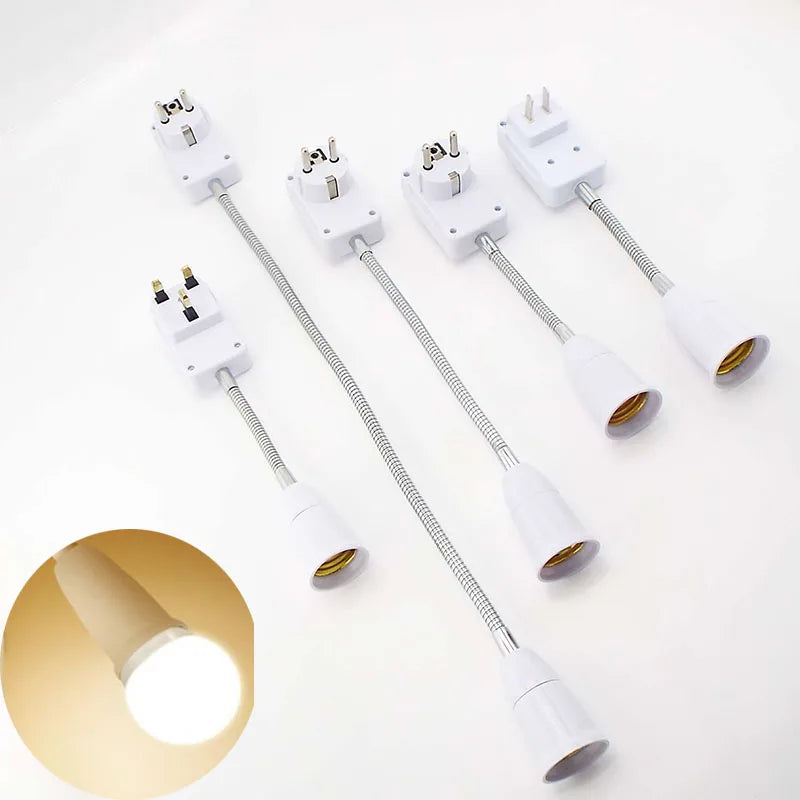 Set weiße universelle Adapter für E27 Glühbirnen, zeigt verschiedene Steckertypen und eine Glühbirne