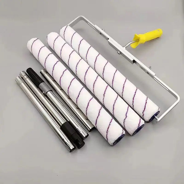 Un juego de rodillos de pintura resistentes con espuma a rayas blancas y moradas y un marco de metal.