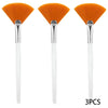 Un set de trois brosses pour masques faciaux végan orange avec des manches argentés