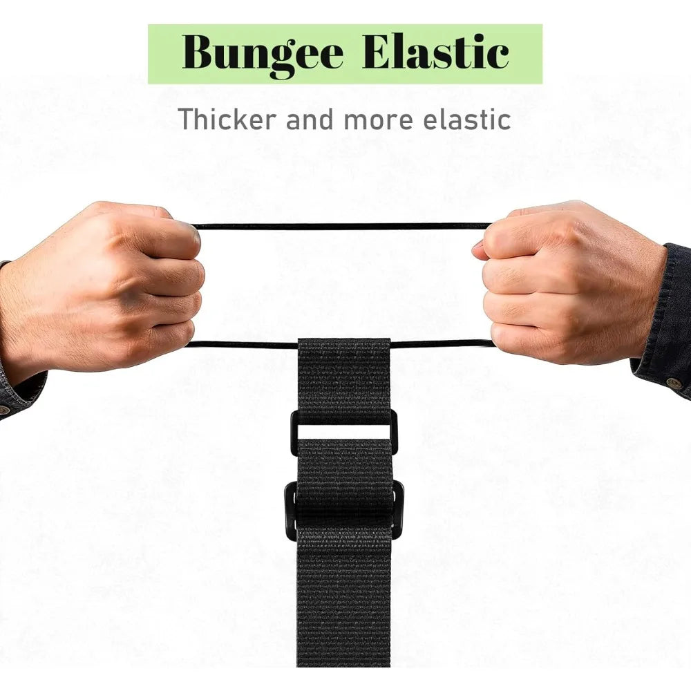 Hände halten ein schwarzes bungee-Elastikband mit verstellbarem Verschluss für Gepäck