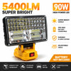 Lampe de travail LED 90W très lumineuse avec base jaune, faisceau de 5400LM et angle réglable.