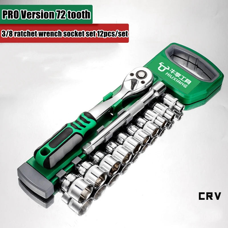 Estuche de herramientas verde con un juego de 12 dados de llave de precisión para uso automotriz o mecánico.