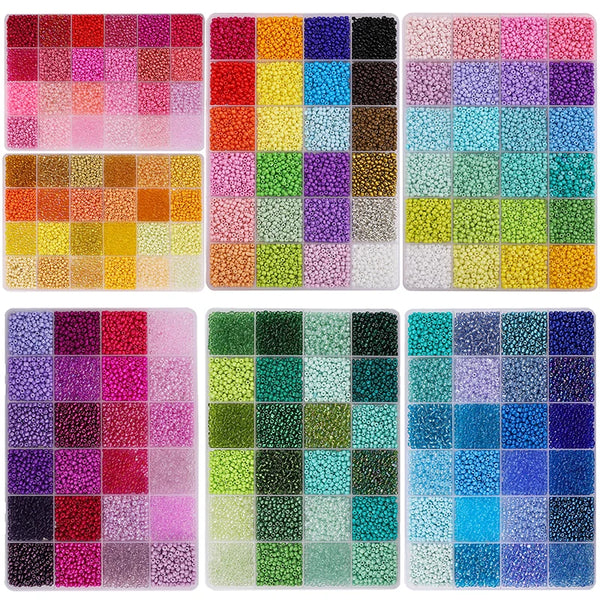 Gitter mit farbigen Acryl-Reiskörnern in verschiedenen Schattierungen und Farben zum DIY Schmuckherstellen