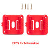 Deux organisateurs muraux rouges pour batteries lithium Milwaukee M18V avec trois vis incluses.