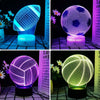 Colección de luces nocturnas translúcidas en forma de balón de fútbol que iluminan un patrón de rejilla sobre una superficie 
