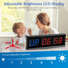 مؤقت شاشة LED رقمي أسود بجوار امرأة وطفل، يوضح مستويات إضاءة قابلة للتعديل.