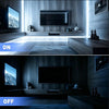 Sala de estar moderna con televisor y paneles de madera con iluminación LED integrada, mostrada encendida