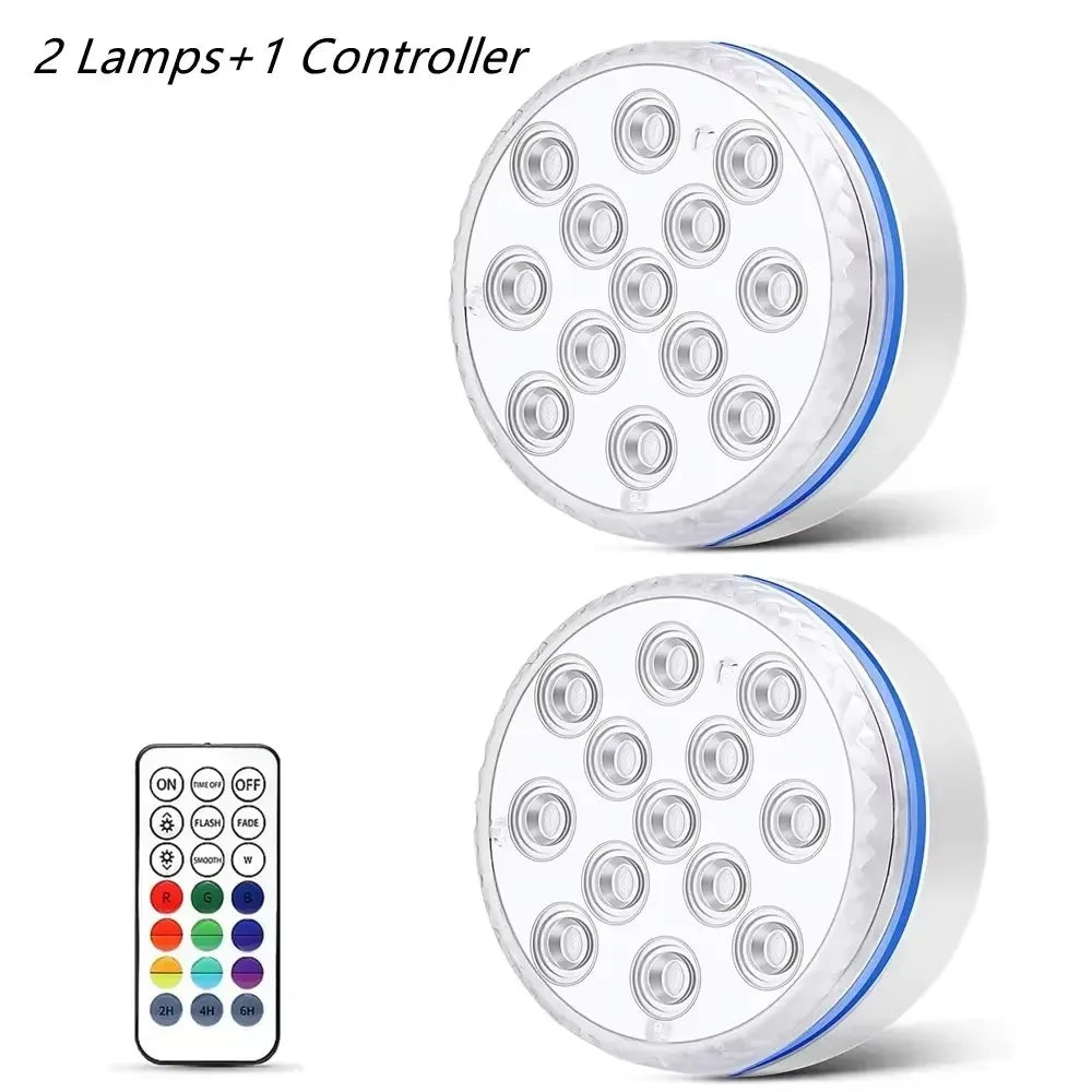 Un luminaire de piscine submersible LED rond et une télécommande manuelle sont montrés.