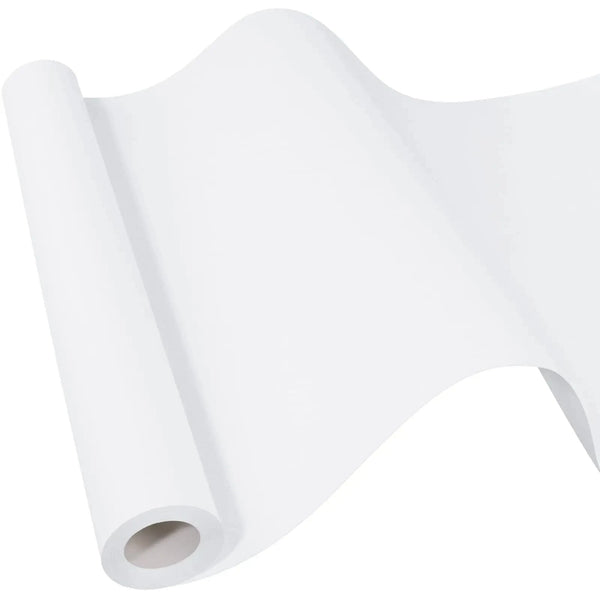 Ein Rollpapier aus weißem Bastelpapier zum Verpacken und für DIY-Projekte.