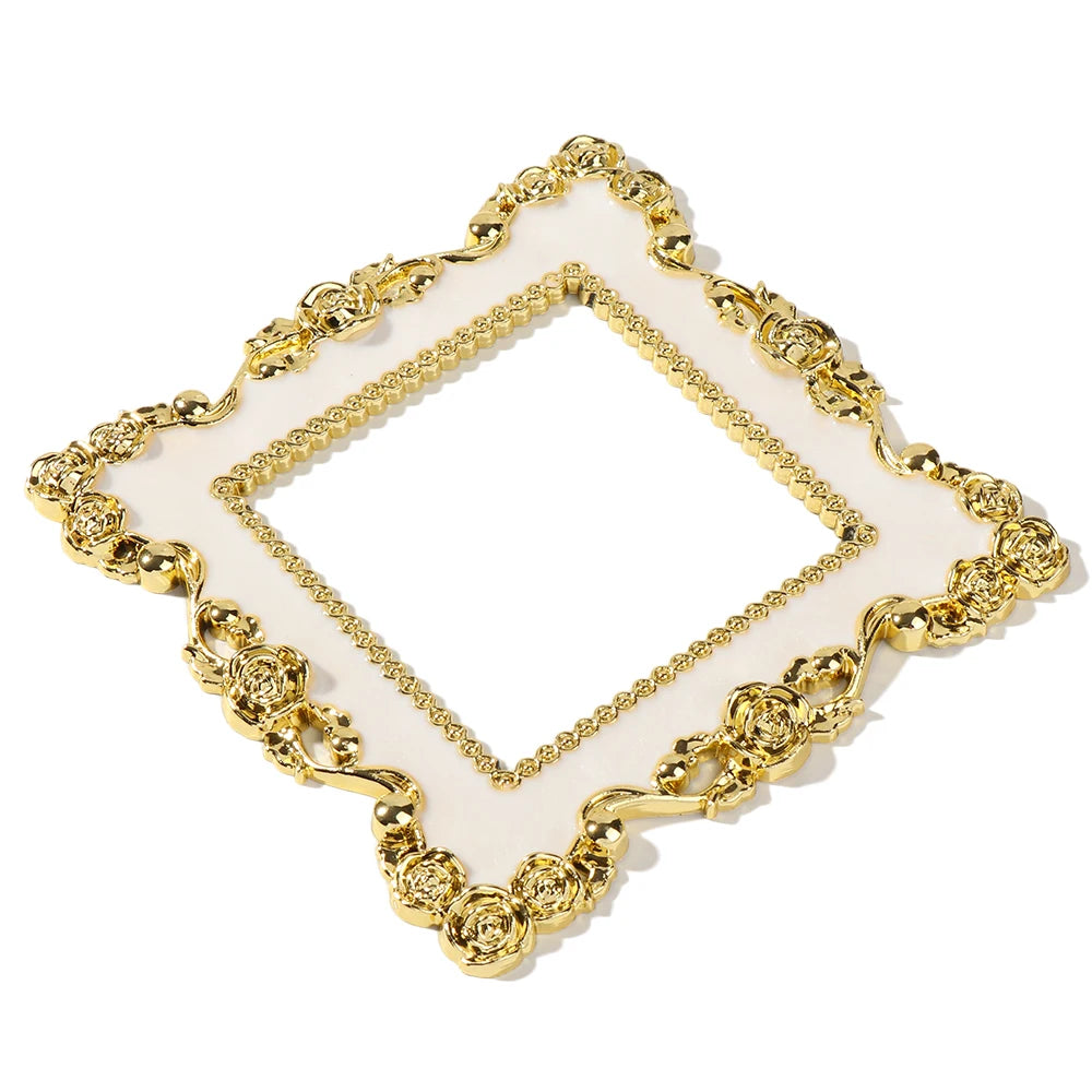 Elegente Gold- und Silber-Harz-Schalterabdeckung mit verzierten floralen Details
