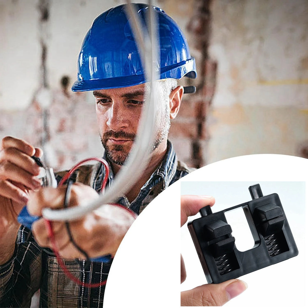 Un ouvrier de construction utilise un serre-joint de soudage pour maintenir un support d'aspiration pendant le travail.