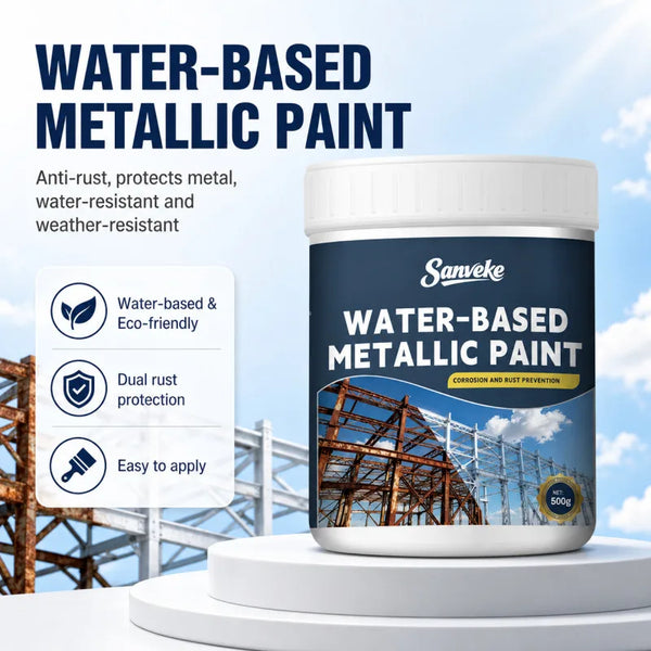 Una lata de pintura metálica a base de agua Sanveke con etiqueta azul, exhibida frente a una estructura metálica industrial.