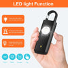 Une main tient une lampe torche porte-clés LED noire, démontrant sa fonction.