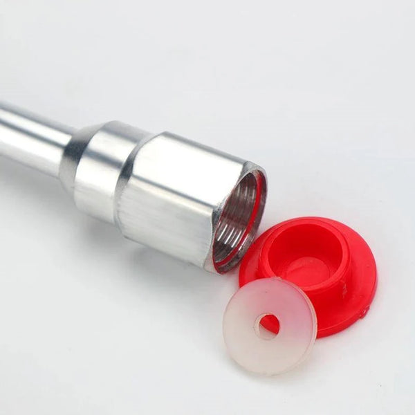 Boquilla de goma roja y sello blanco en la varilla de extensión del pulverizador de pintura plateado
