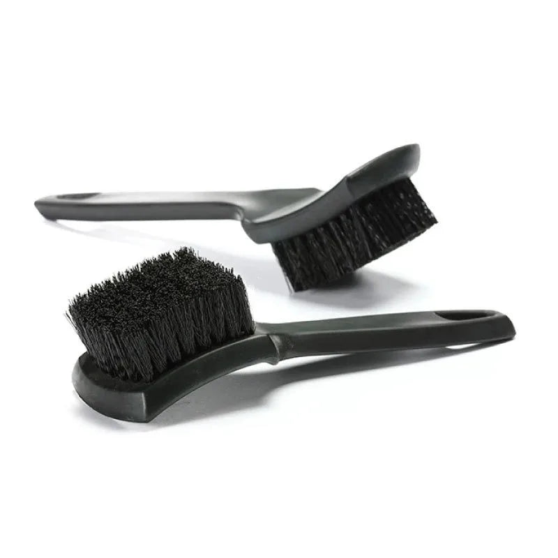 Juego de cepillo para limpiar llantas de coche universal negro con mango y cabeza de cerdas.