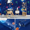 Blaues Universum-Muster-Kontaktpapier-Wanddekal mit Planeten und Sternen auf einem Holzregal.