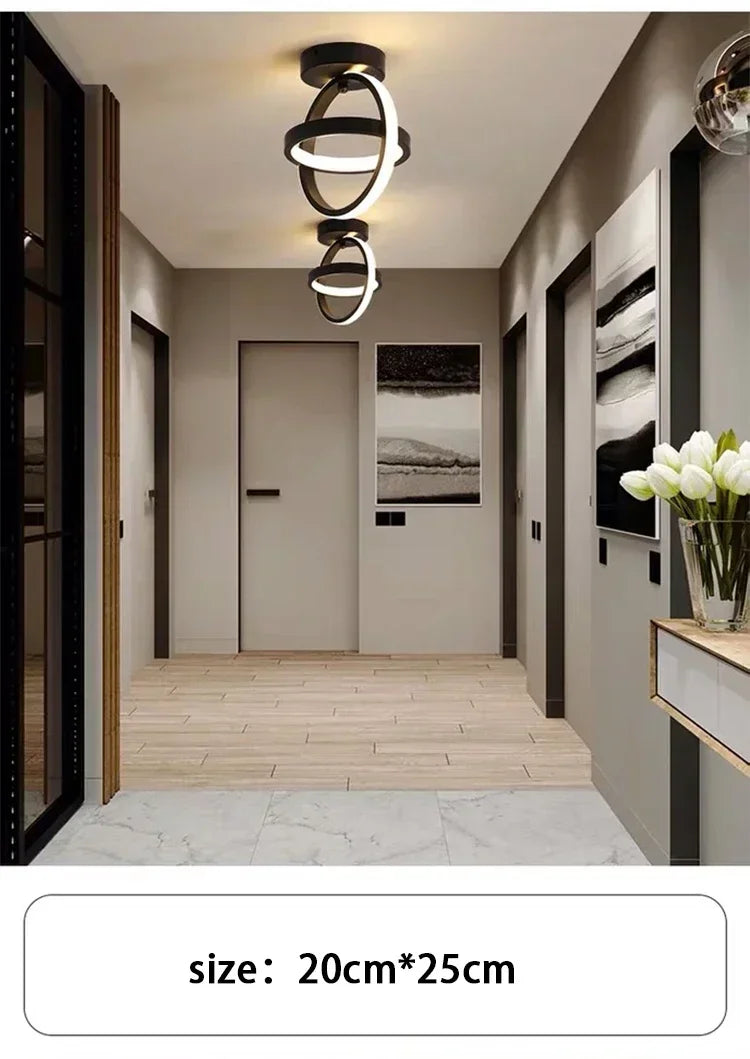 Lámpara de techo LED moderna colgando en un pasillo con diseño interior minimalista.