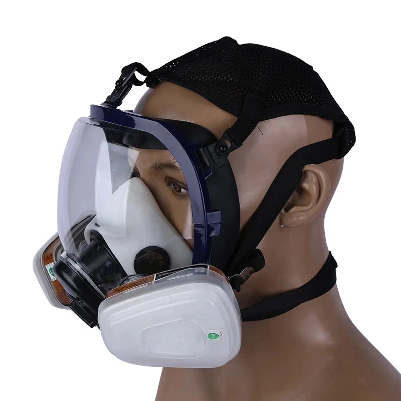 Ein Vollgesicht-Atemschutz mit klarem Visier und weißem Filter auf einem Mannequin-Kopf.