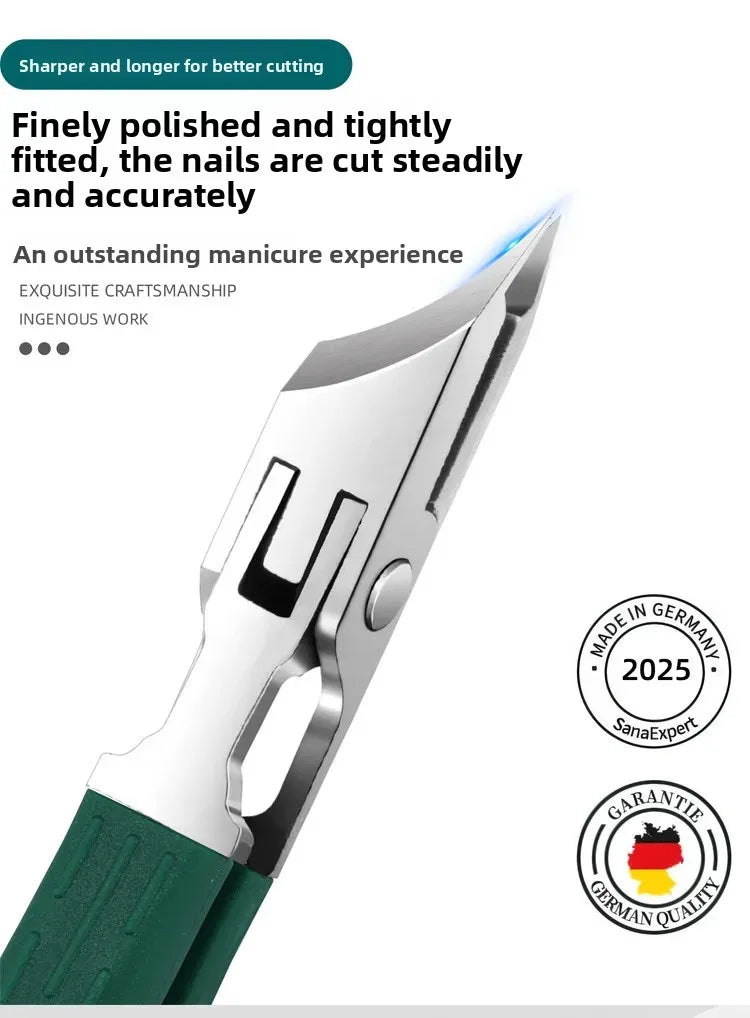 Gros plan d'une pince à ongles et tondeuse professionnelle en acier inoxydable avec une poignée verte.